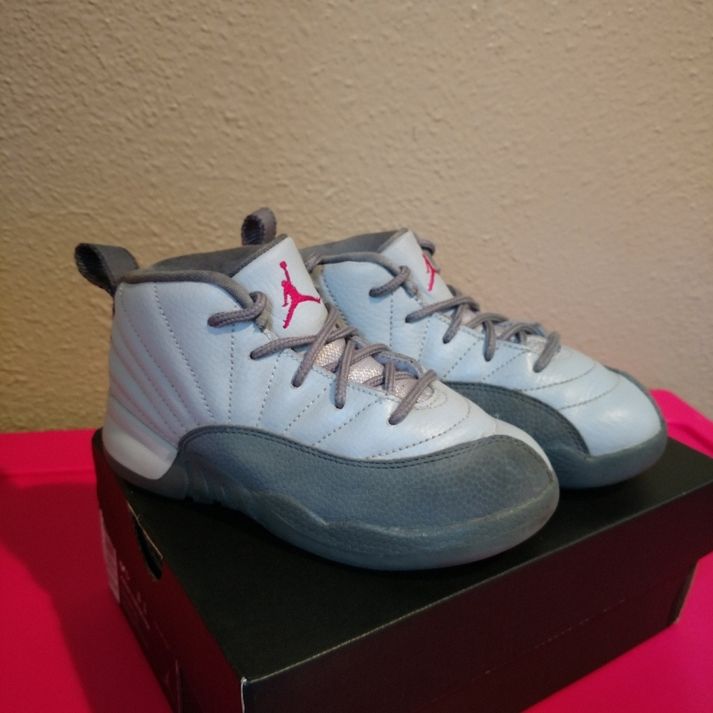 BOY'S NIKE AIR JORDANS SIZE 10